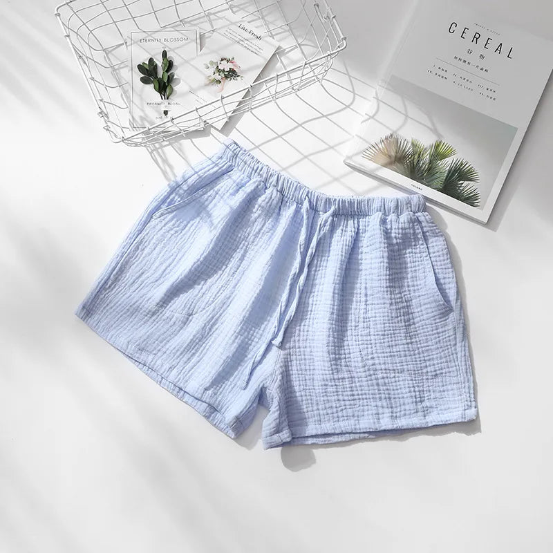 Short de nuit blanc écru en coton doux, finition gaufrée naturelle et poches pratiques pour le quotidien.
