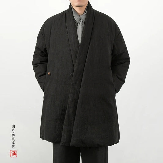 Veste d'hiver matelassée en coton et lin noir, vue de face sur une silhouette minimaliste