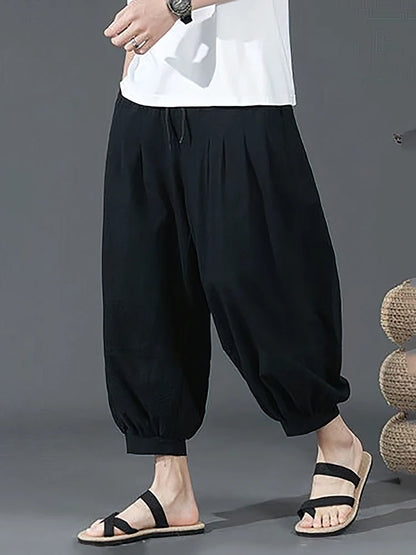 Silhouette zen avec ce short sarouel ample bleu marine en lin, assurant aisance et style décontracté.