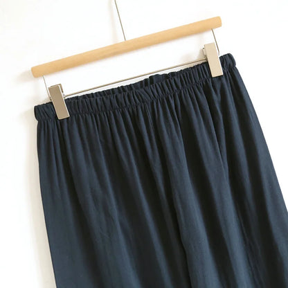 Ensemble pyjama kimono bleu nuit : vue d'ensemble de la veste croisée et du pantalon en coton.