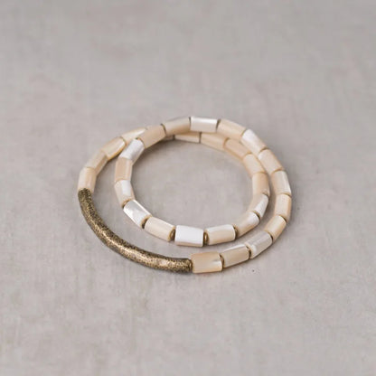Bracelets à Accumuler Coquillage et Laiton – Set Minimaliste Tons Neutres pour Femme