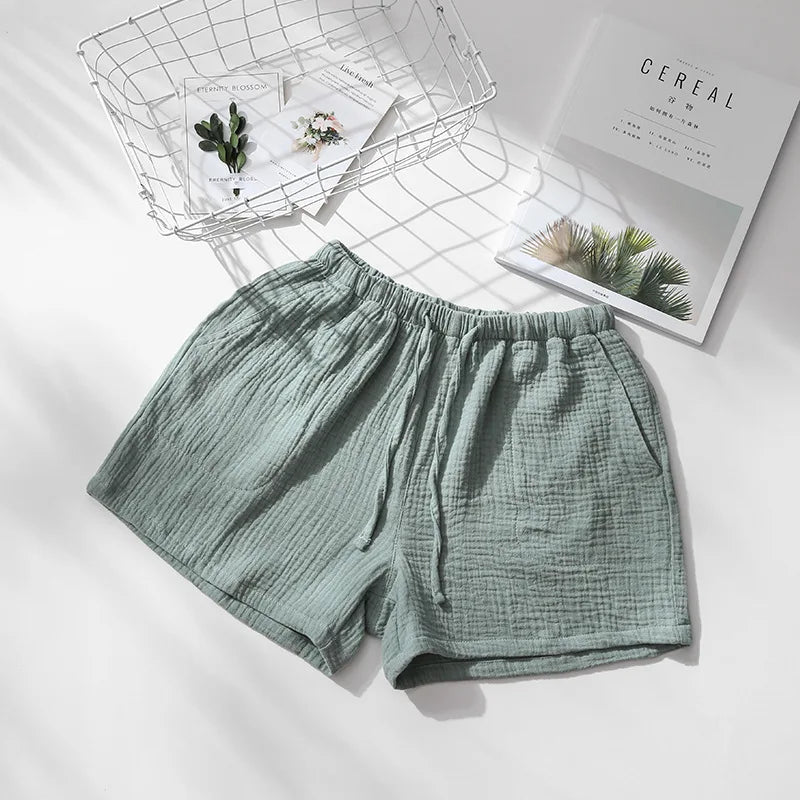 Short de nuit unisexe vert sauge en coton respirant, texture gaufrée ultra-douce et coupe confortable.