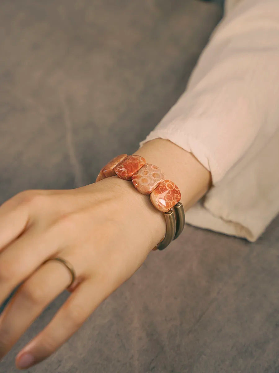 Bracelet Pierre Rouge Naturelle et Perles de Laiton – Bijou Yoga et Sérénité Unisexe