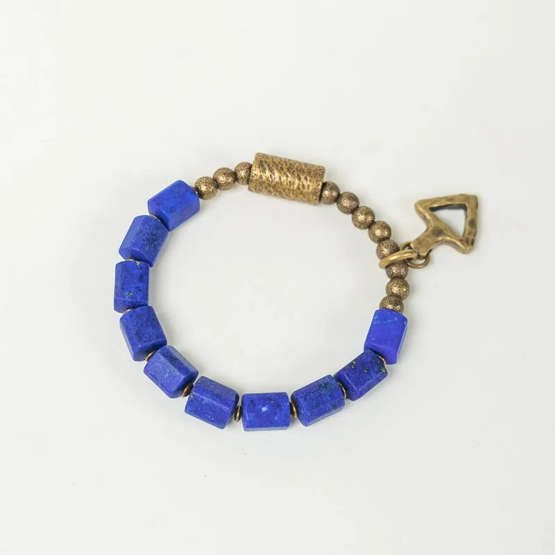 Bracelet Lapis Lazuli et Laiton avec Pendentif Triangle – Fait Main