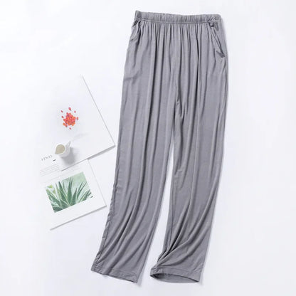 Pantalon de pyjama gris en modal fluide, coupe droite confortable avec taille élastiquée et poches.
