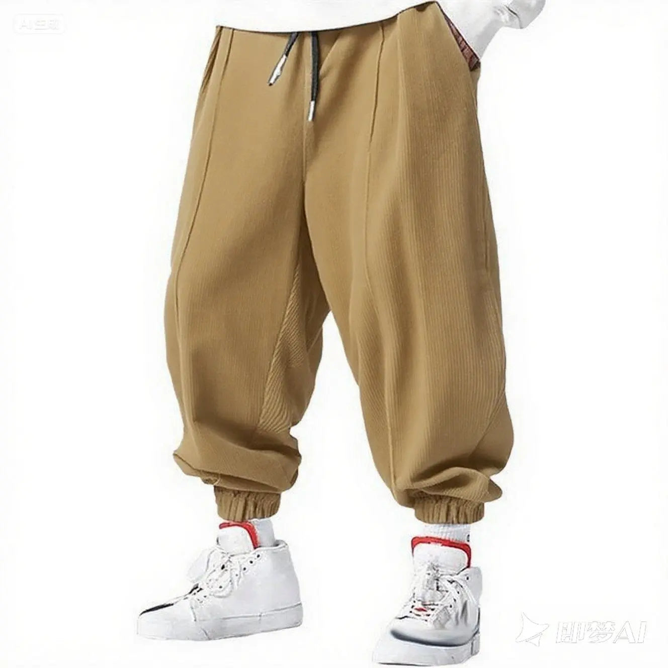 Pantalon en velours côtelé bleu marine, design minimaliste et ample offrant un confort optimal.