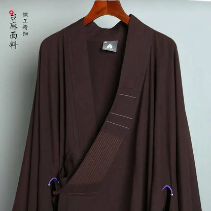 Robe monastique noire de face, coupe ample traditionnelle pour une liberté de mouvement.
