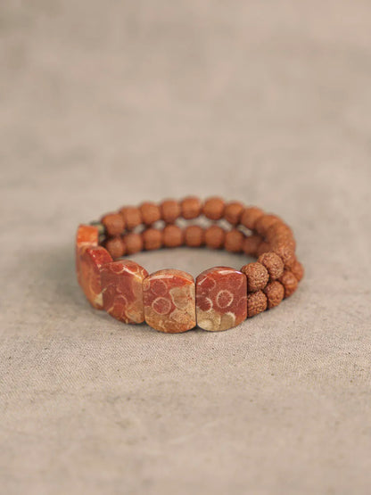 Bracelet Double Rang Rudraksha, Pierre Corail et Laiton – Bijou Oriental de Couple