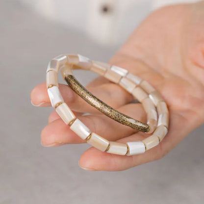 Bracelets à Accumuler Coquillage et Laiton – Set Minimaliste Tons Neutres pour Femme