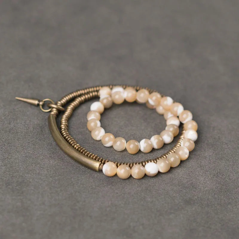 Bracelet Triple Tour Coquillage Naturel 6 mm et Laiton Vintage – Bohème pour Femme