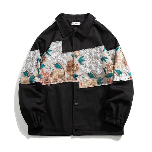 Veste vintage noire pour homme avec larges broderies florales colorées en patchwork sur le torse et les manches.