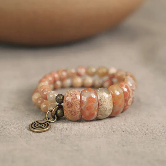 Bracelet Double Rang Pierre Corail et Laiton – Bijou Oriental de Prospérité