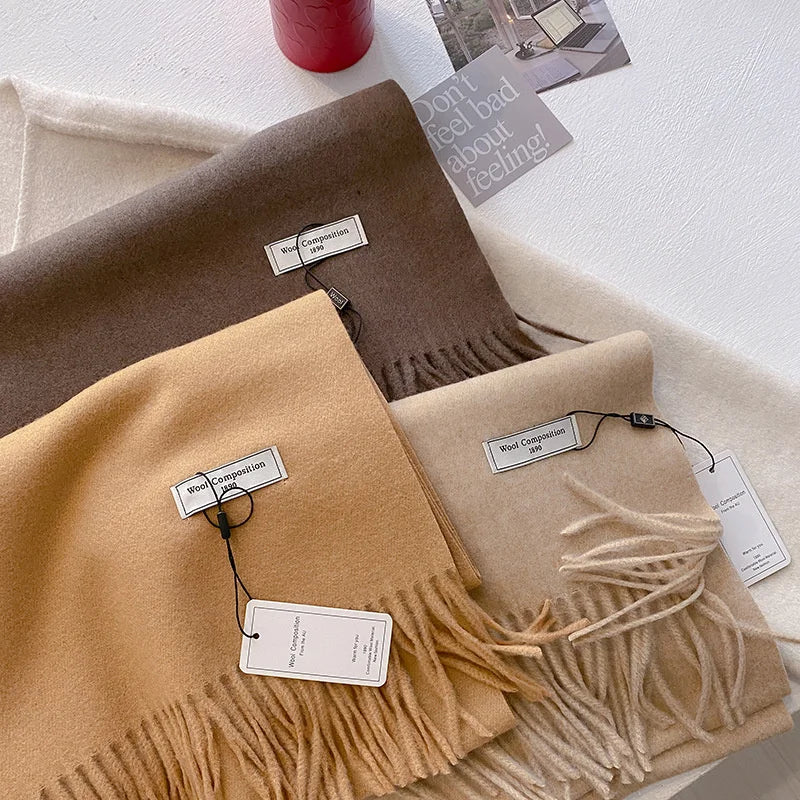 Écharpe pashmina orange, matière enveloppante et moelleuse pour un confort thermique.