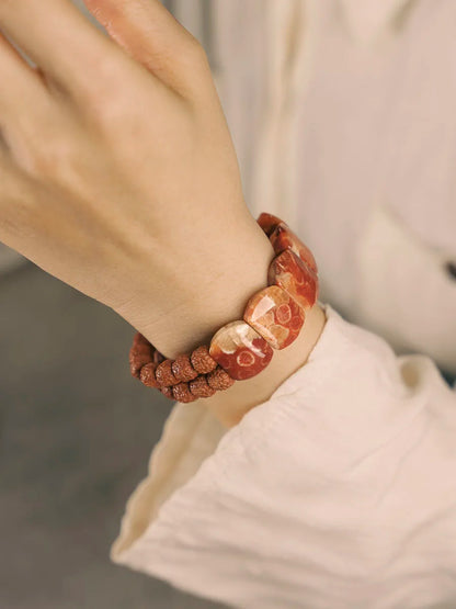 Bracelet Double Rang Rudraksha, Pierre Corail et Laiton – Bijou Oriental de Couple