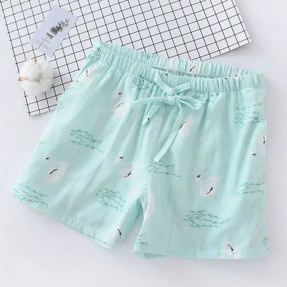 Short de nuit vert menthe en coton respirant orné de motifs cygnes blancs et nœud à la taille.
