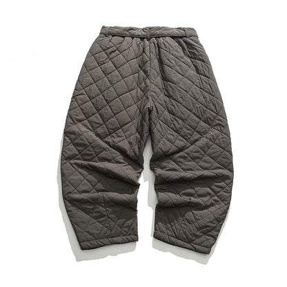 Vue de dos du pantalon d'hiver matelassé gris anthracite montrant la coupe ample et les finitions de la taille.