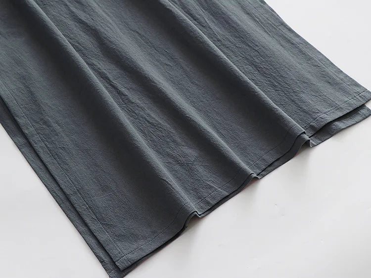 Gros plan sur la texture du tissu lin et coton, matière légère et aérée de haute qualité.