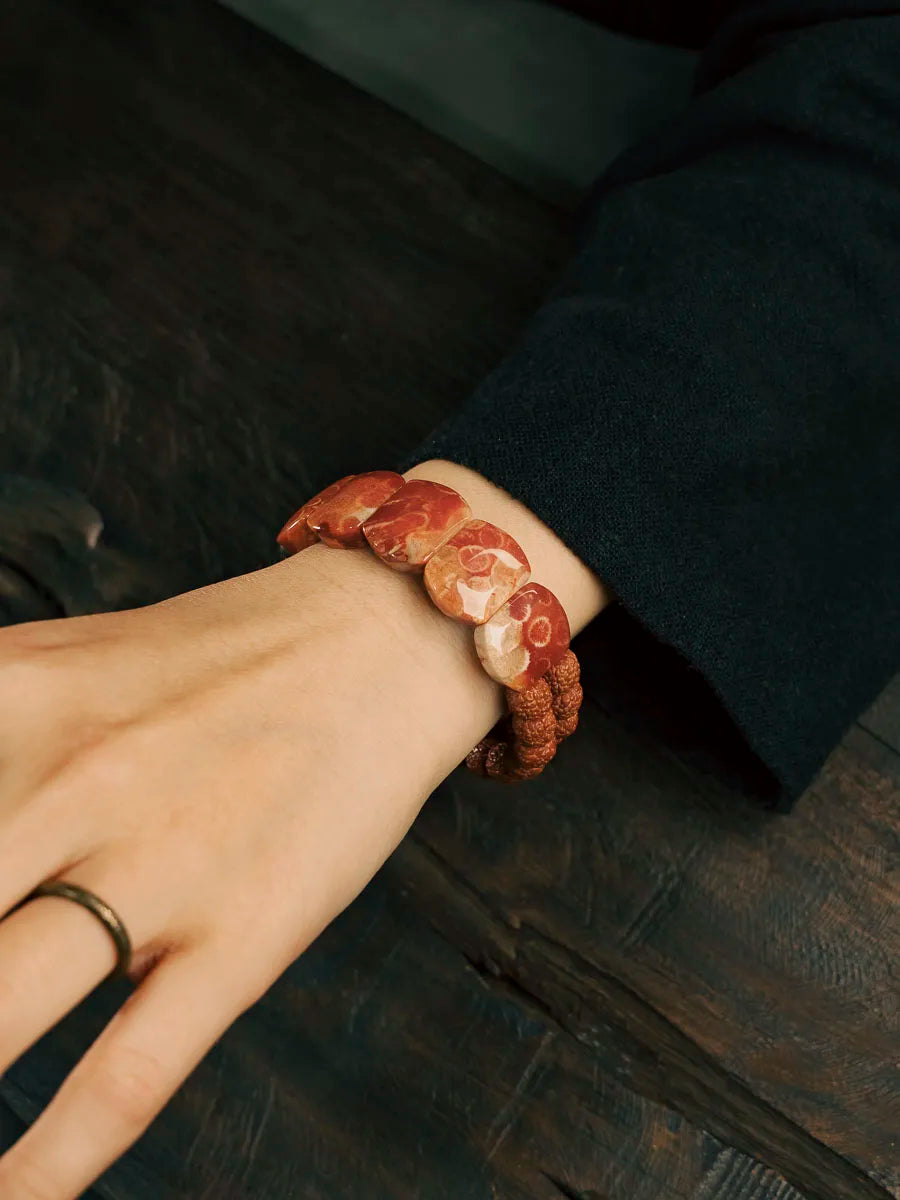 Bracelet Double Rang Rudraksha, Pierre Corail et Laiton – Bijou Oriental de Couple