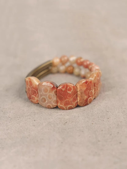 Bracelet Pierre Rouge Naturelle et Perles de Laiton – Bijou Yoga et Sérénité Unisexe