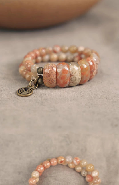 Bracelet Double Rang Pierre Corail et Laiton – Bijou Oriental de Prospérité