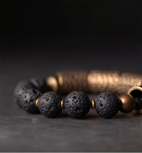 Bracelet Pierre de Lave et Tubes de Laiton Martelé – Style Rock Unisexe