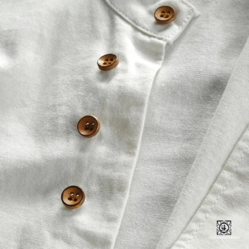 chemise en lin blanche à manches longues avec col Mao detail bouton