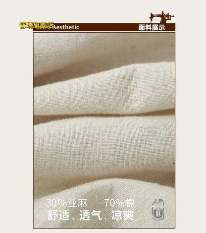 Détail de la fente latérale à la base de la chemise pour une liberté de mouvement optimale.