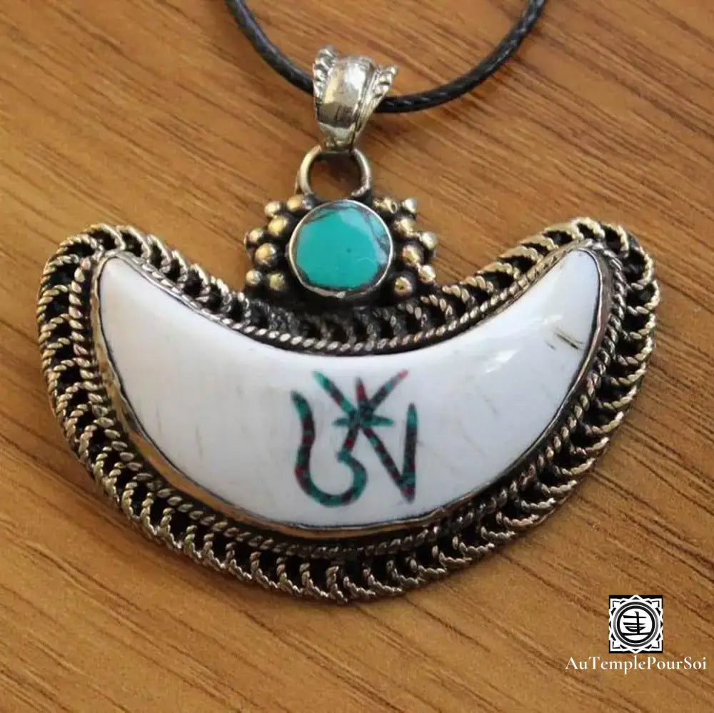 ’Crescent Om’ - Collier Avec Pendentif Mantra Et Turquoise Pendentif - Tibet