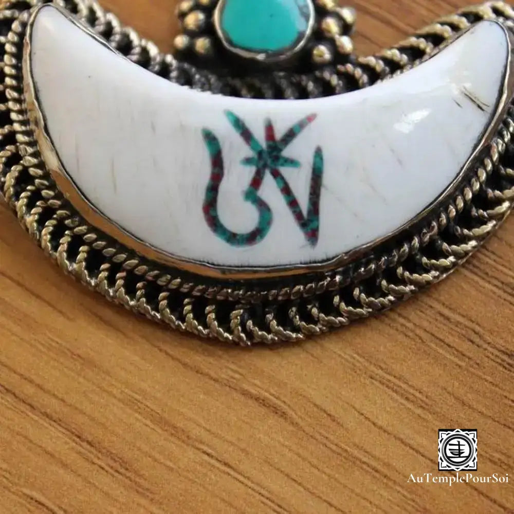 ’Crescent Om’ - Collier Avec Pendentif Mantra Et Turquoise Pendentif - Tibet