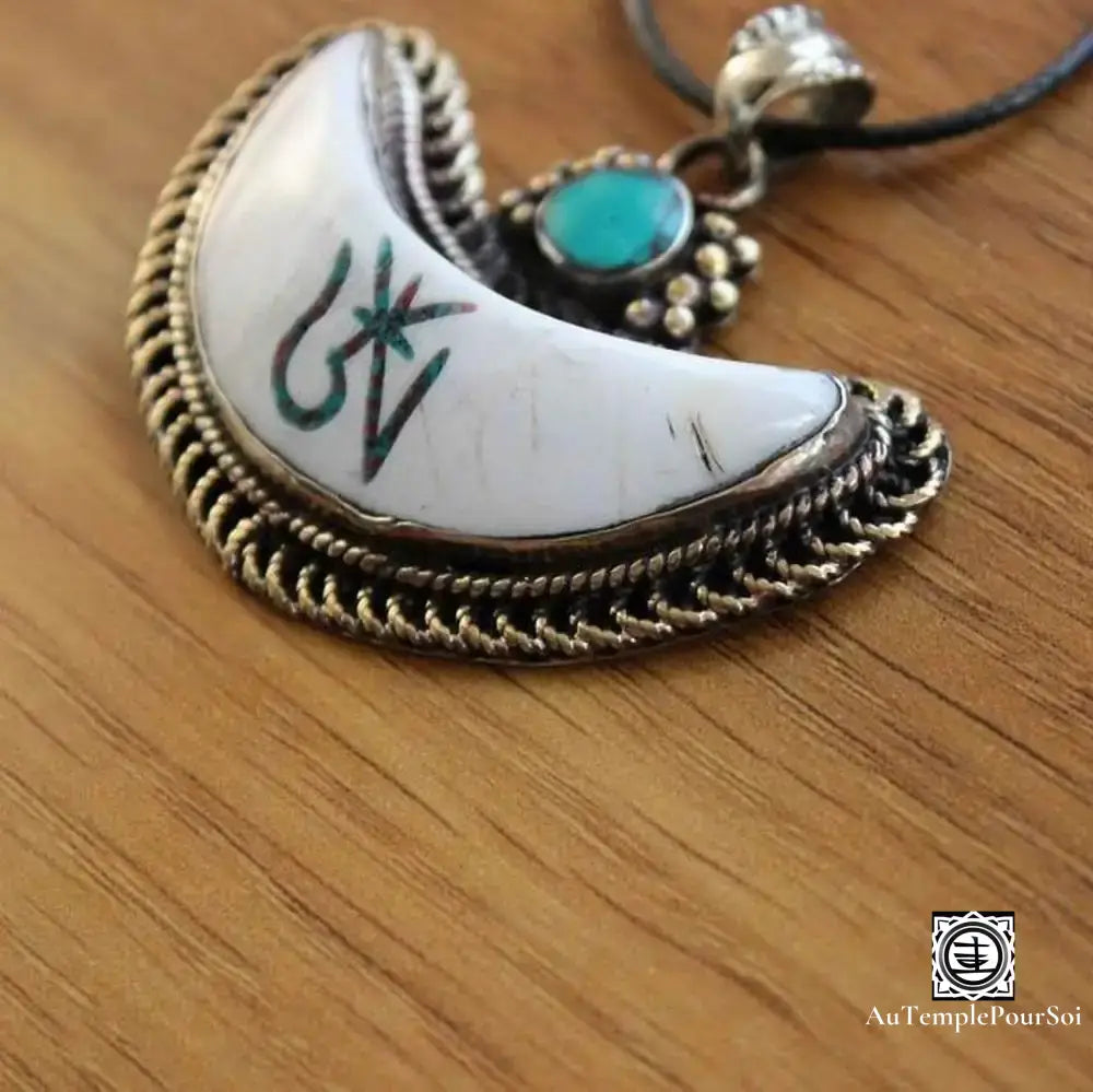 ’Crescent Om’ - Collier Avec Pendentif Mantra Et Turquoise Pendentif - Tibet