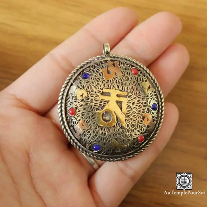 ’Écho Du Cosmos’ - Pendentif En Laiton Avec Mantra Om Pendentif - Tibet