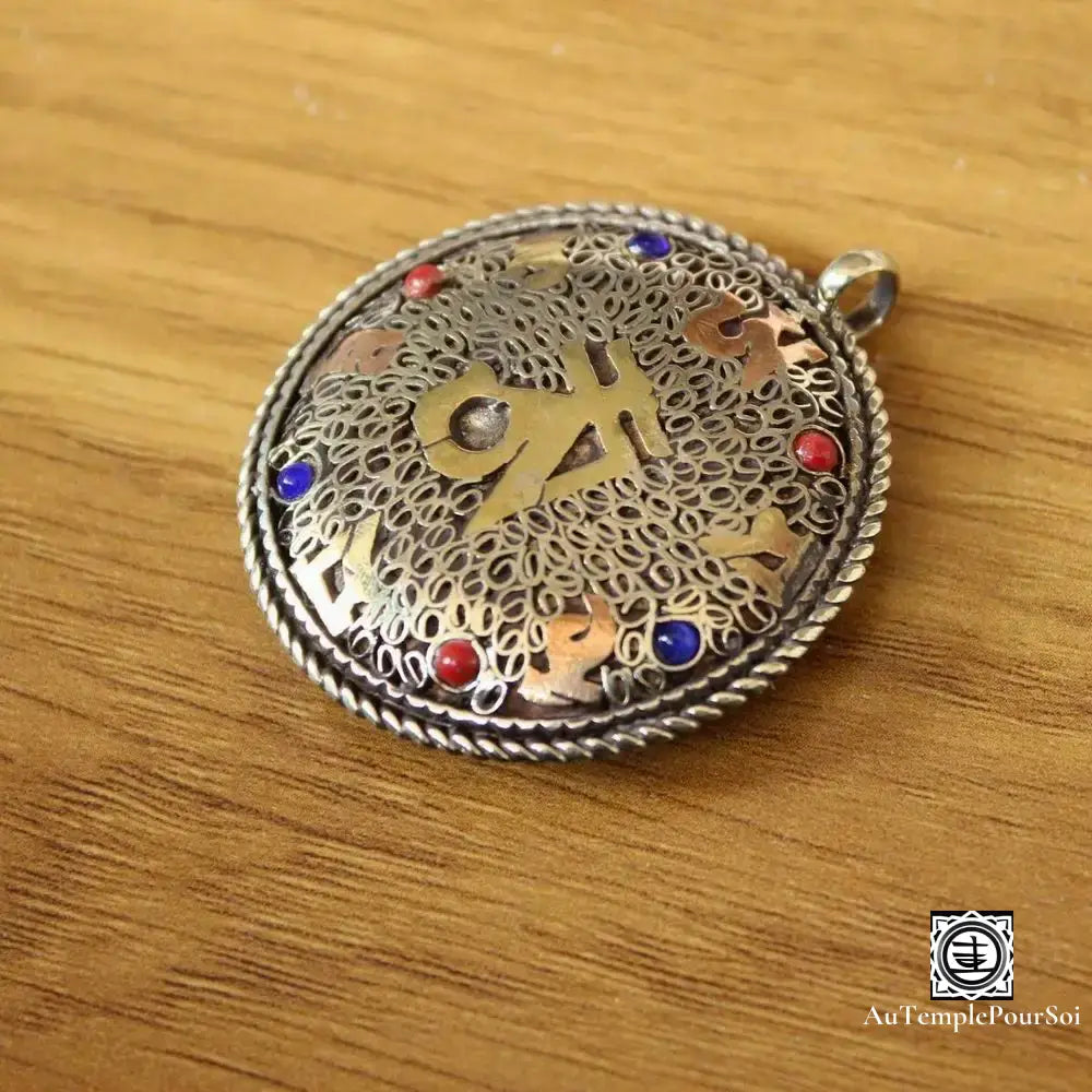 ’Écho Du Cosmos’ - Pendentif En Laiton Avec Mantra Om Pendentif - Tibet