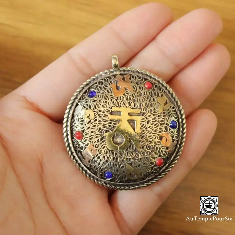 ’Écho Du Cosmos’ - Pendentif En Laiton Avec Mantra Om Pendentif - Tibet