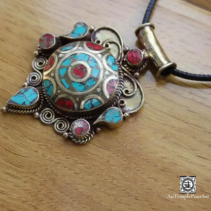 ’Floraison D’éveil’ - Collier Pendentif Fleur En Laiton Avec Turquoise Et Corail Pendentif - Tibet