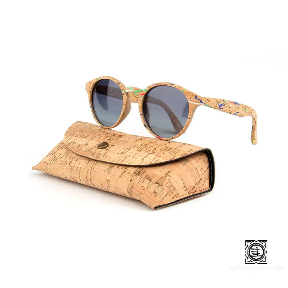 Lunettes de soleil avec monture en bois sculptée et verres UV protecteurs