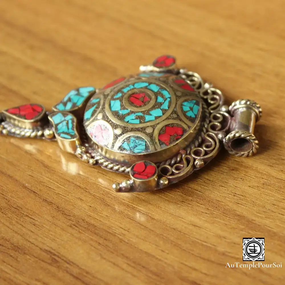 ’Harmonie Précieuse’ - Pendentif Tortue En Laiton Avec Turquoise Et Corail Rouge Pendentif - Tibet