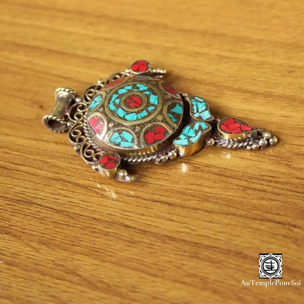 ’Harmonie Précieuse’ - Pendentif Tortue En Laiton Avec Turquoise Et Corail Rouge Pendentif - Tibet