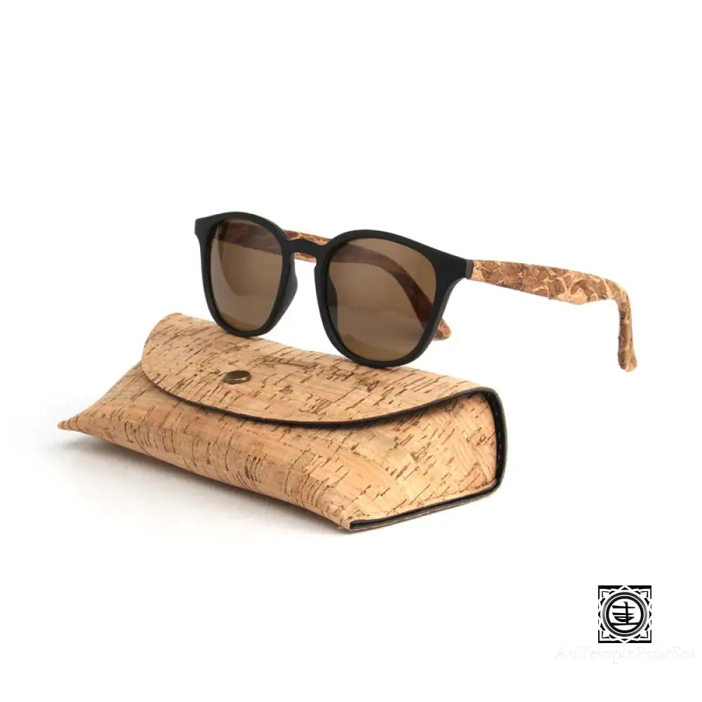 Élégantes lunettes de soleil en bois avec verres réfléchissants