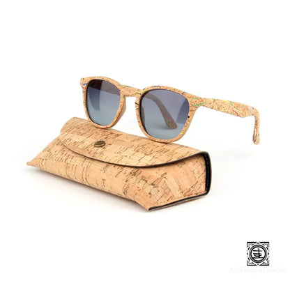 Lunettes en bois avec verres teintés et étui assorti