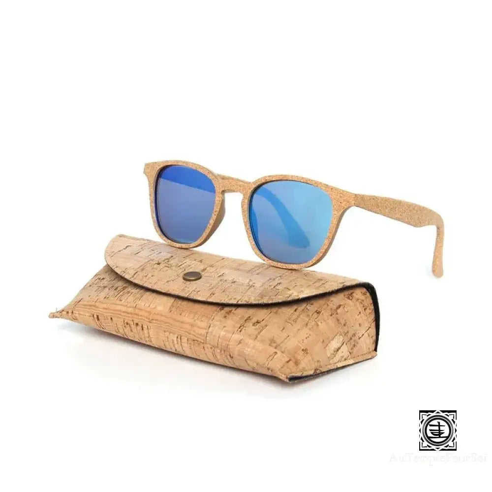 Lunettes de soleil en bois avec finition naturelle et verres sombres